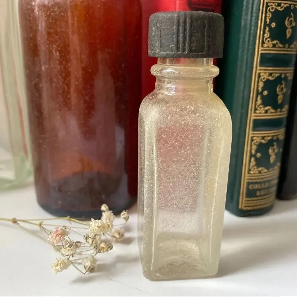 🎀 VINTAGE 🎀 1940s Set of Three Vintage Bottles Found in the Sea